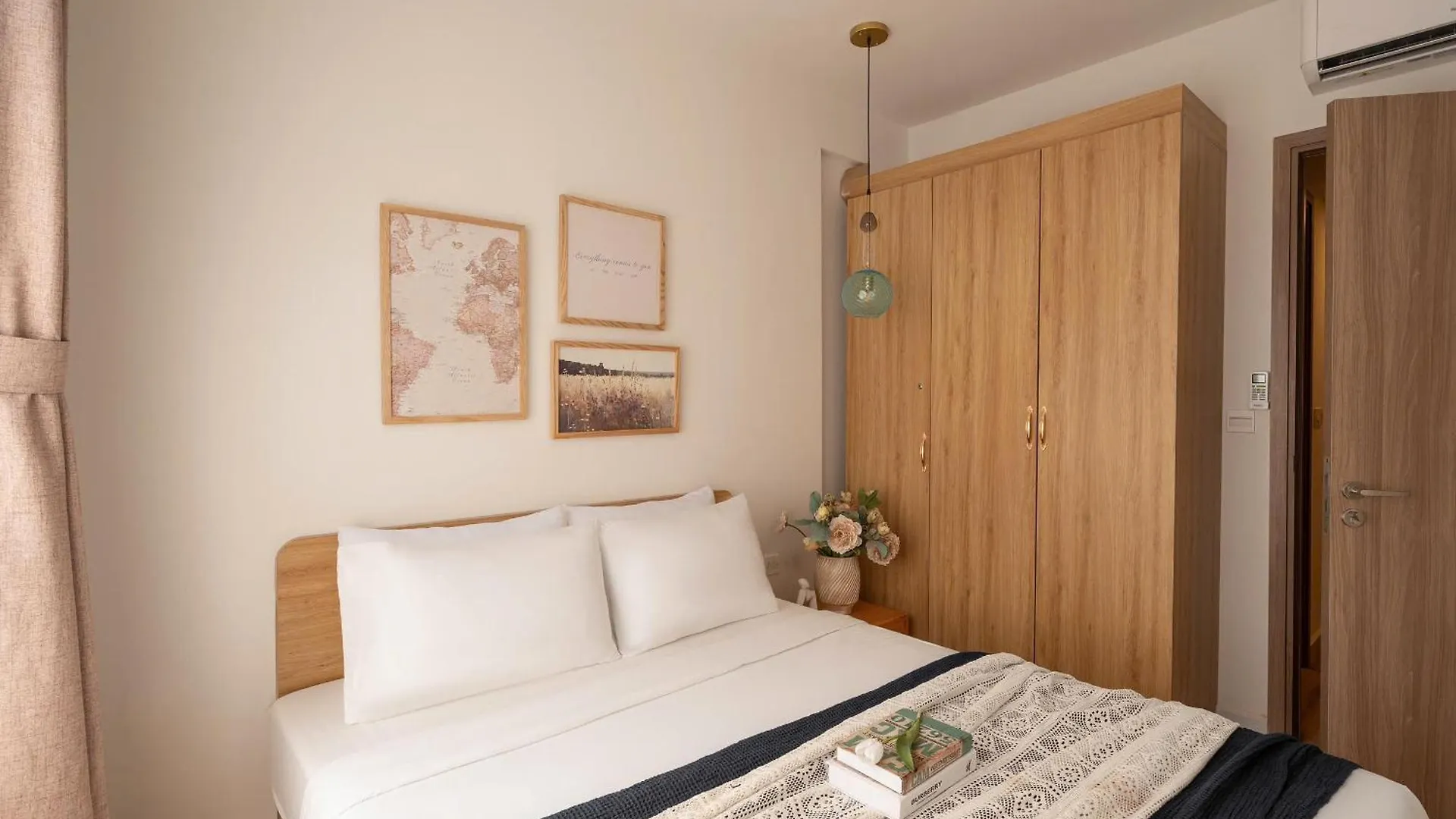 Otis Soho Saigon Balcony Apartment Ho Chi Minh City